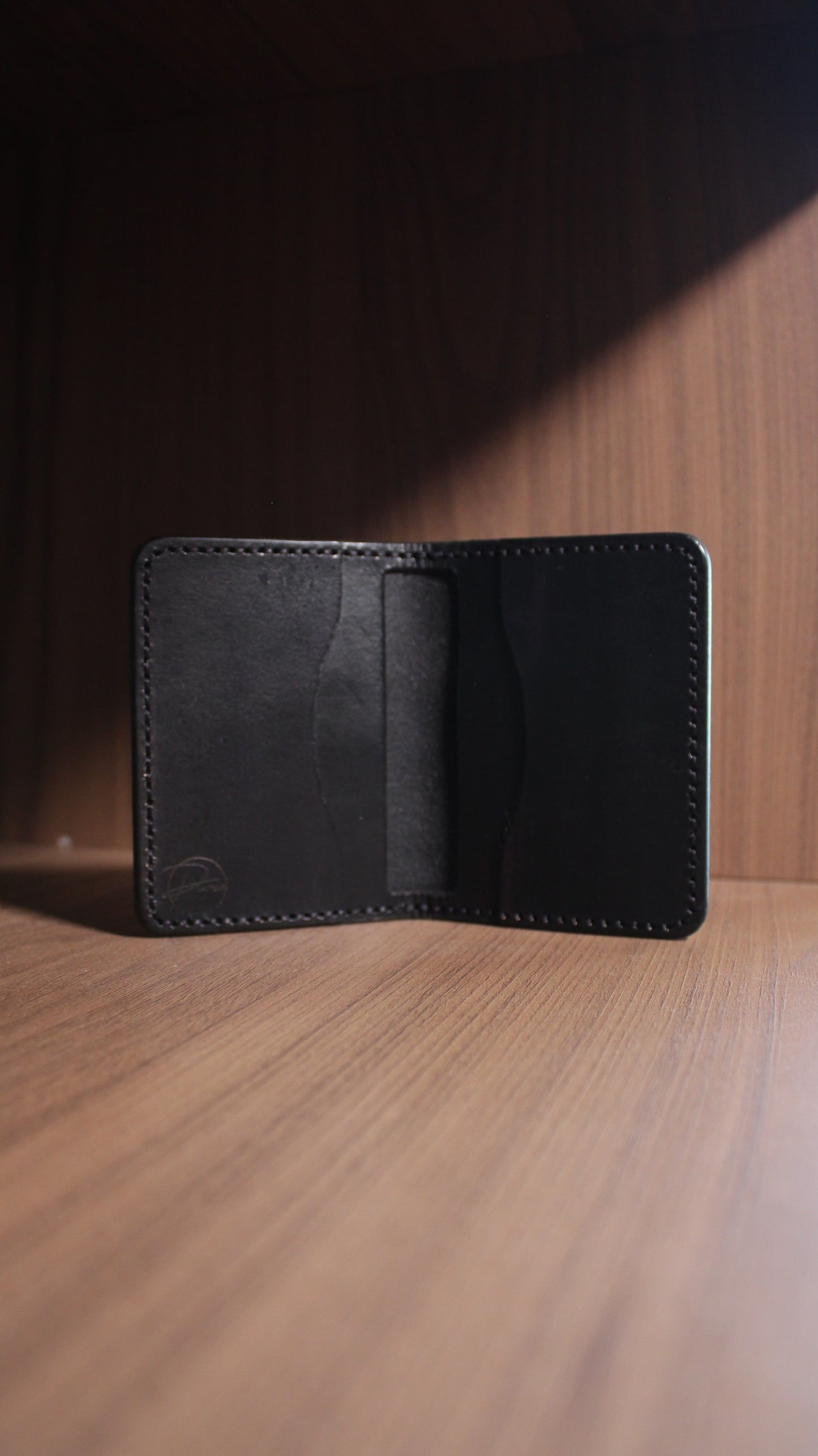 G & T | Pured Slim Fold Leather Wallet (Black Manhattan)